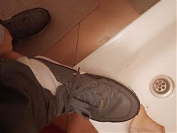 Pissing #028